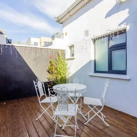 Newly Refurbished Traditional Blackrock *