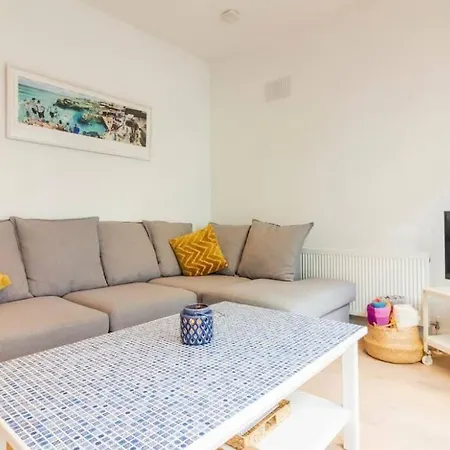 Apartment Newly Refurbished Traditional Blackrock