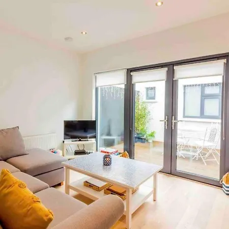 Newly Refurbished Traditional Blackrock *