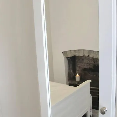 Newly Refurbished Traditional Blackrock Apartment *