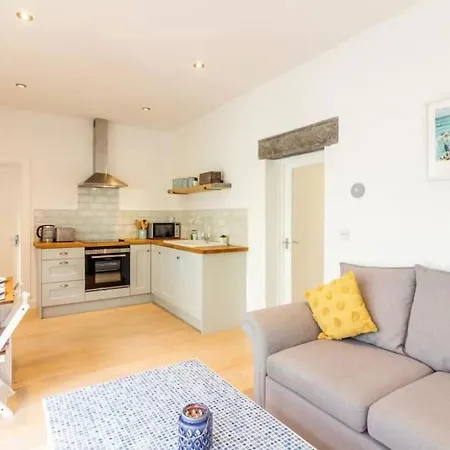 Apartment Newly Refurbished Traditional Blackrock *