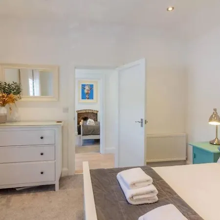 Newly Refurbished Traditional بلاكروك