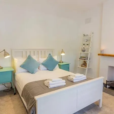 Apartment Newly Refurbished Traditional Blackrock *
