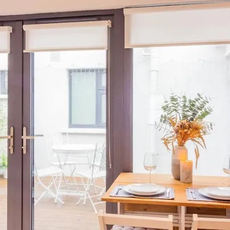 Newly Refurbished Traditional Blackrock *