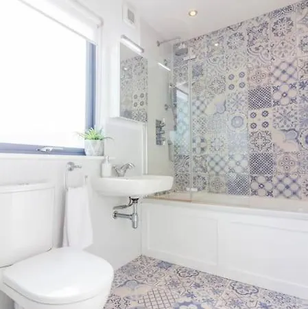 Newly Refurbished Traditional Blackrock *