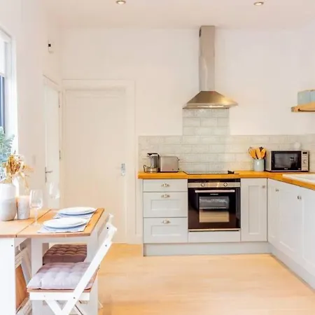 Newly Refurbished Traditional Blackrock