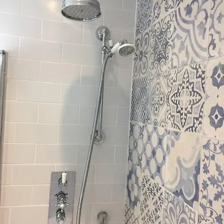 Apartment Newly Refurbished Traditional Blackrock
