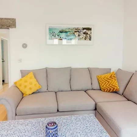 Newly Refurbished Traditional Appartement *