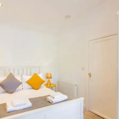 Newly Refurbished Traditional Appartement Blackrock (Dublin)