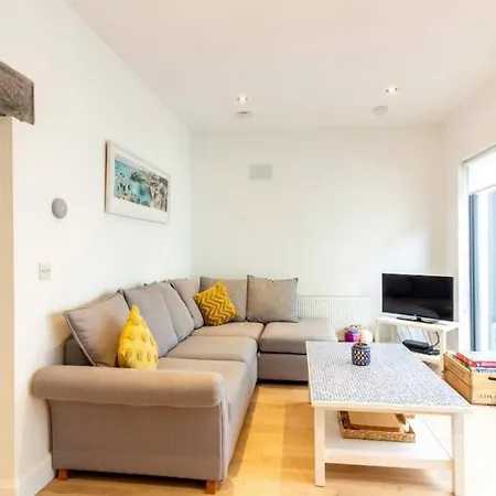 Newly Refurbished Traditional Appartement Blackrock (Dublin)